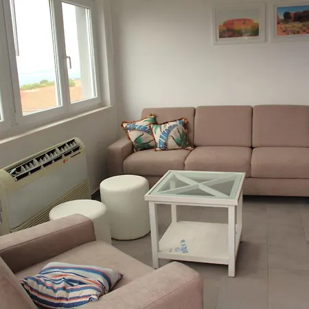 아파트 Lora 2 Otok Trara