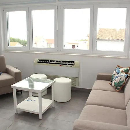 아파트 Lora 2 Otok Trara